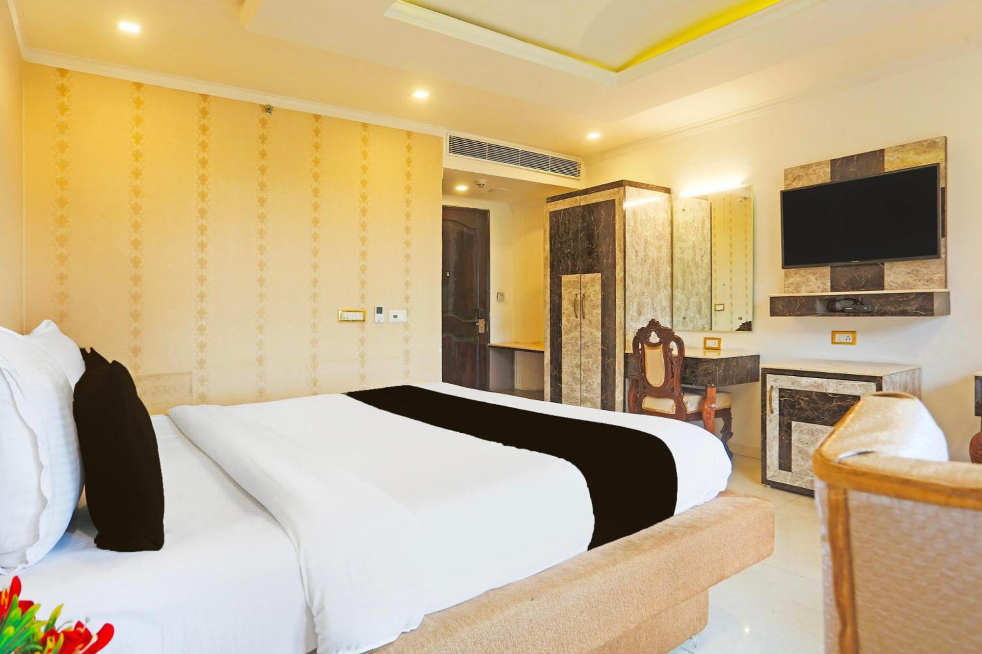 Super Townhouse Oak Dharamshala Near Maximus Mall Экстерьер фото